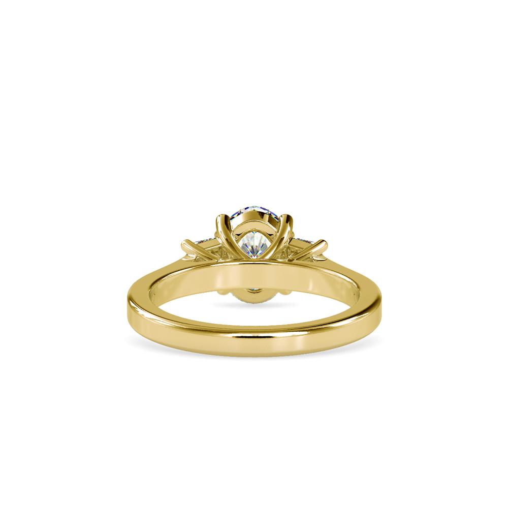 An oval center diamond ring